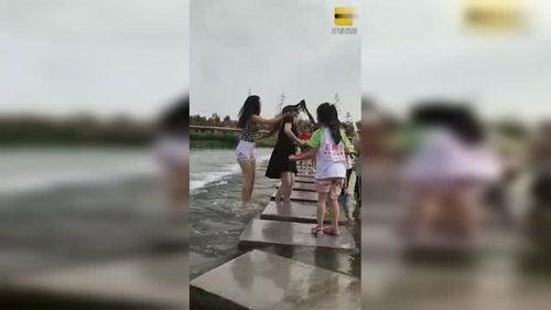 霸气吃瓜女孩视频,揭秘网络红人的魅力与影响力 霸气吃瓜女孩视频,揭秘网络红人的魅力与影响力