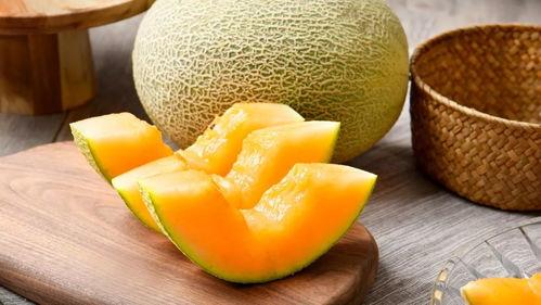 老外吃哈密瓜搞笑视频,搞笑瞬间引网友爆笑