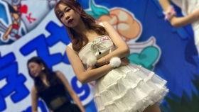 十缨喂罗西吃小飞瓜视频,温馨互动萌翻网友