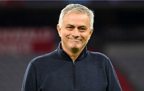 穆里尼奥吃瓜搞笑视频,足球场外也成笑星！