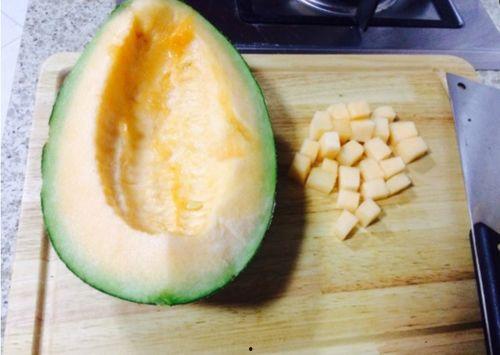 母亲吃哈密瓜视频,甜蜜滋味传递温馨时光