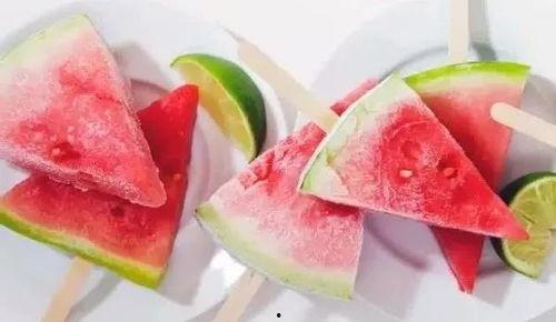 吃冰棒切瓜视频,创意美食新体验
