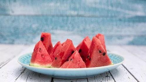 立秋吃瓜视频全集播放,视频全集带你领略秋季吃瓜盛宴